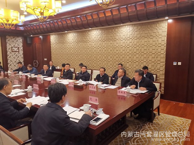 调研组在包头市听取工作汇报.jpg
