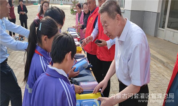 0640023bbf72b9f7af2cbab1eba392f_副本.jpg