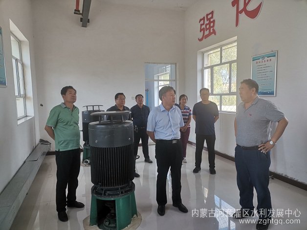 6、深入七排干沟扬水站了解机泵运行情况.jpg