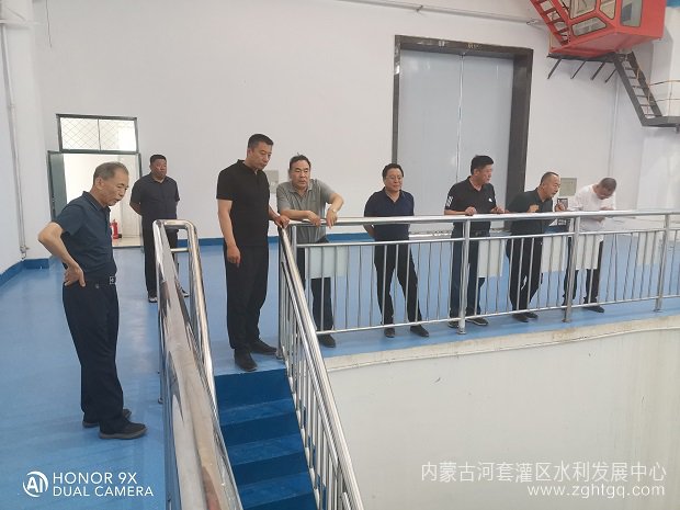 赵巍峰调研3.jpg