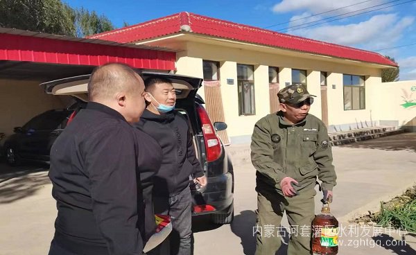 永兰慰问段、闸点职工.jpg