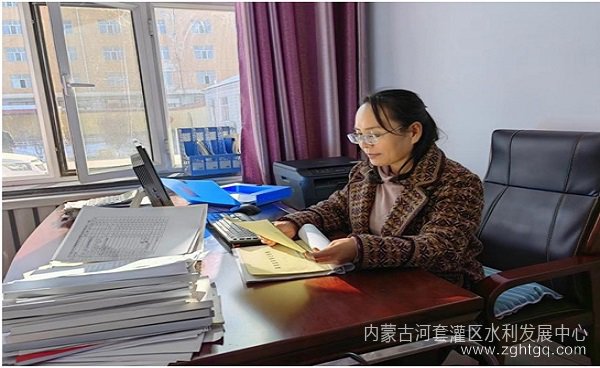 钟桂红工作照.jpg
