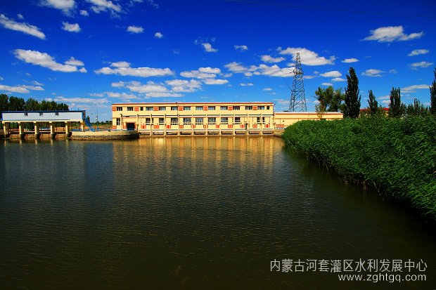 碧水蓝天   齐鸿雁.jpg