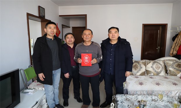 走访慰问03.jpg