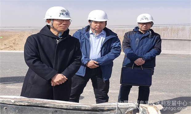 裴主任检查03.jpg