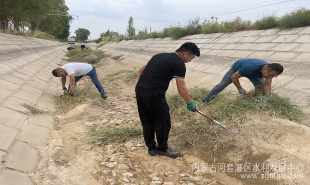 渠道清障保畅通 备战秋浇