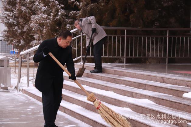 扫雪除冰  温暖义长