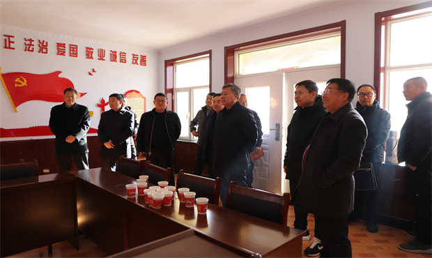 李根东深入乌拉特分中心调研指导工作