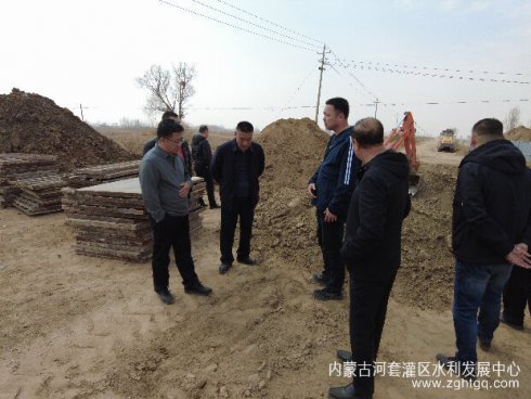 排水分中心和市交通运输局联合调研 总排干堤顶公路建设情况