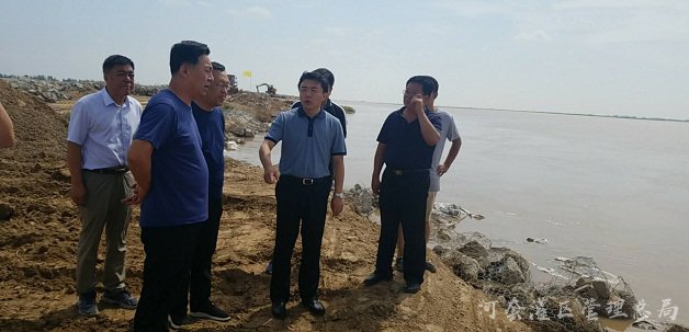 巴彦淖尔市委副书记、政府市长、市级副总河长张晓兵到黄河五原段巡河