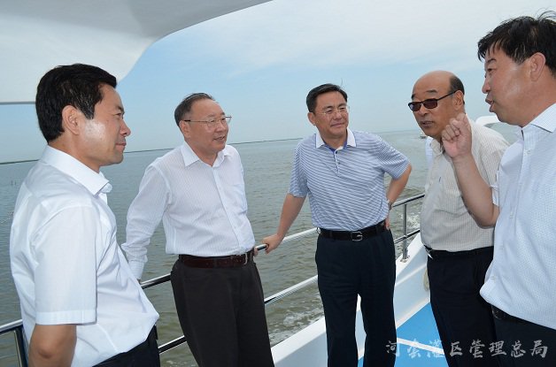 自治区人大常委会主任会议成员集体视察乌梁素海