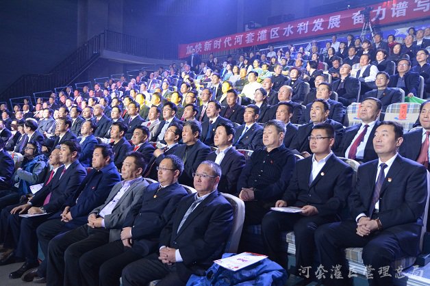 不忘初心 牢记使命 砥砺奋进 开拓创新
