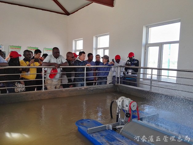 非洲九个国家的18名外宾到我市进行考察