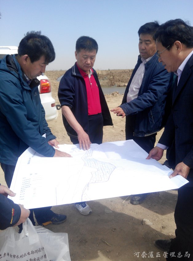 市领导深入乌梁素海调研“十个全覆盖”渔塘建设和精准扶贫工作