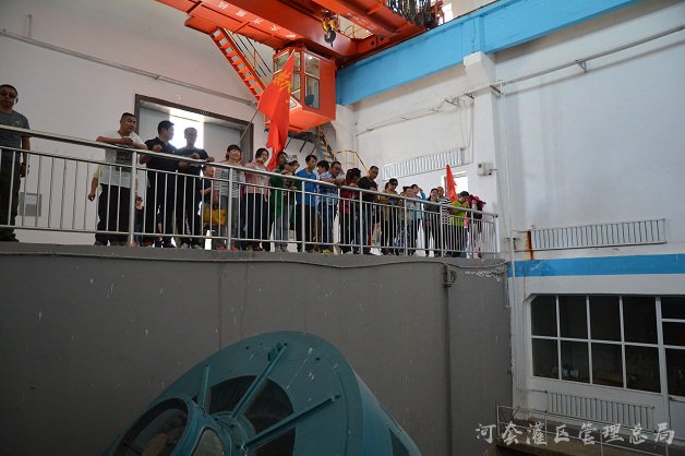 河灌总局办公室党支部组织开展重走“总排干”主题实践活动