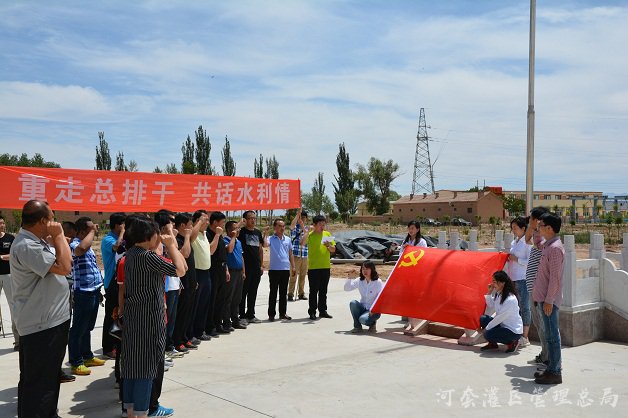 河灌总局办公室党支部组织开展重走“总排干”主题实践活动