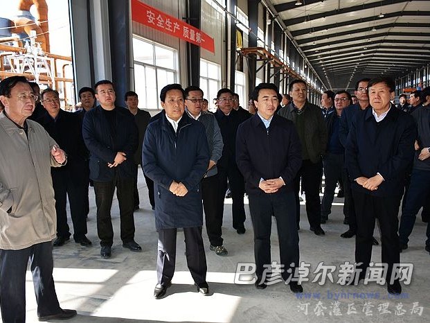 市委书记段志强、副书记张晓兵一行视察振森公司秸秆代木 无甲醛中高密度纤维板扶贫项目