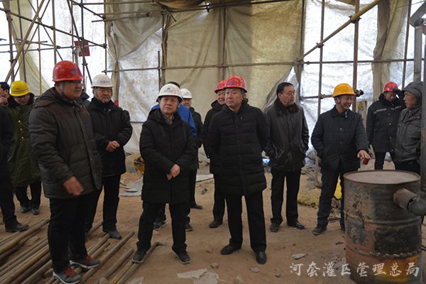 河灌总局开展乌梁素海综合治理工程现场调研
