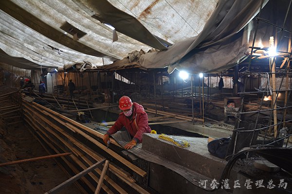 河灌总局开展乌梁素海综合治理工程现场调研