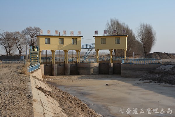 河灌总局开展乌梁素海综合治理工程现场调研
