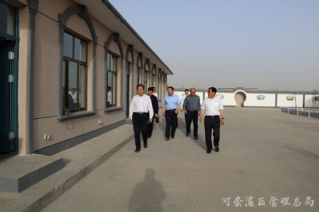 河灌总局党委书记郭玉根一行深入解放闸灌域管理局调研指导工作