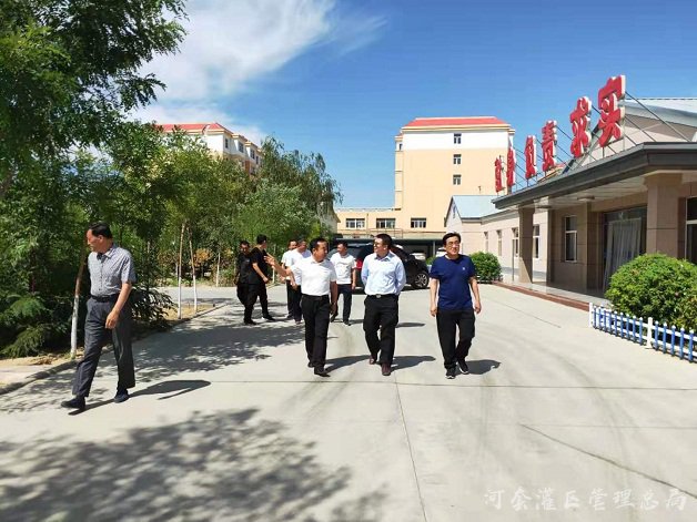 河灌总局副局长黄权中深入解放闸灌域调研工作