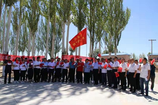 解放闸杨家河所党支部组织开展“不忘初心、为民服务展形象牢记使命、建设美丽杨家河”主题党日活动