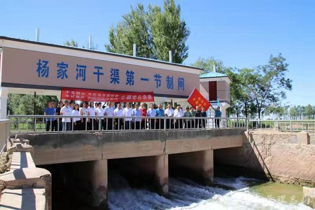 解放闸杨家河所党支部组织开展“不忘初心、为民服务展形象牢记使命、建设美丽杨家河”主题党日活动