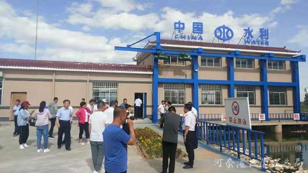 解放闸杨家河所党支部组织开展“不忘初心、为民服务展形象牢记使命、建设美丽杨家河”主题党日活动